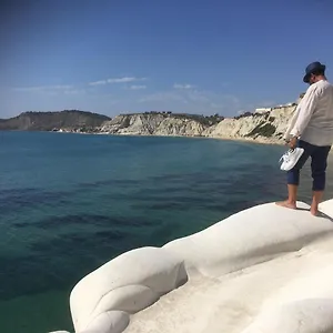 https://villa-a-mare-realmonte.sicilyhotelsitaly.net